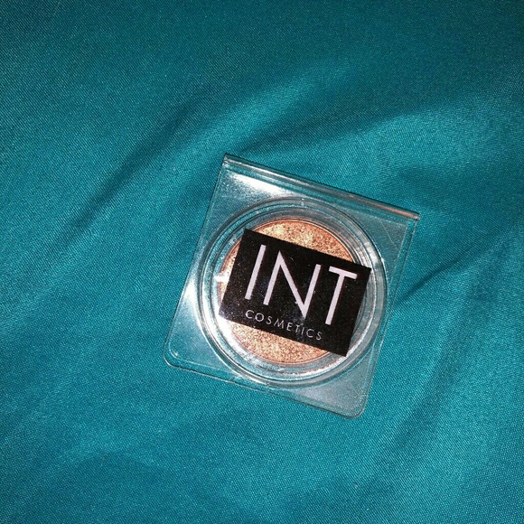 Int cosmetis - Picture 2 of 3